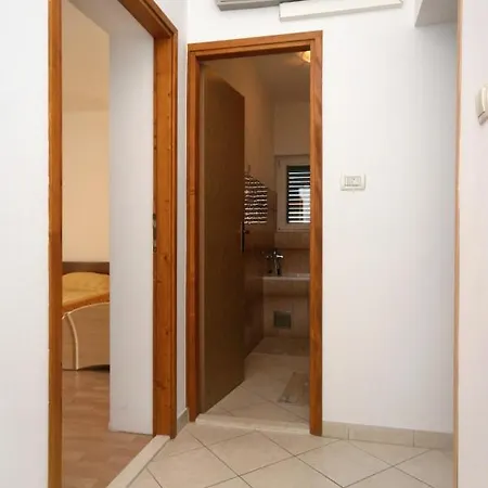Apartment By The Sea Okrug Gornji, Ciovo - 6067 *